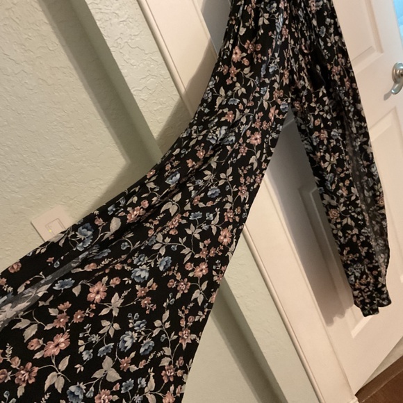 NWT American Eagle wide leg jumper color black floral size small - Picture 2 of 6